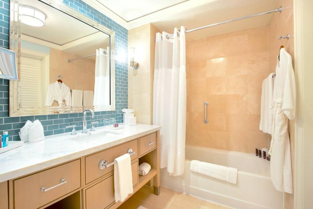 Charming 5 Star Condo Unit Situated At Ritz Carlton-Key Biscayne Miami Buitenkant foto